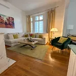Bourgeois 3Ch, 2Sdb, Terrasse 70M2, Palais A 400M